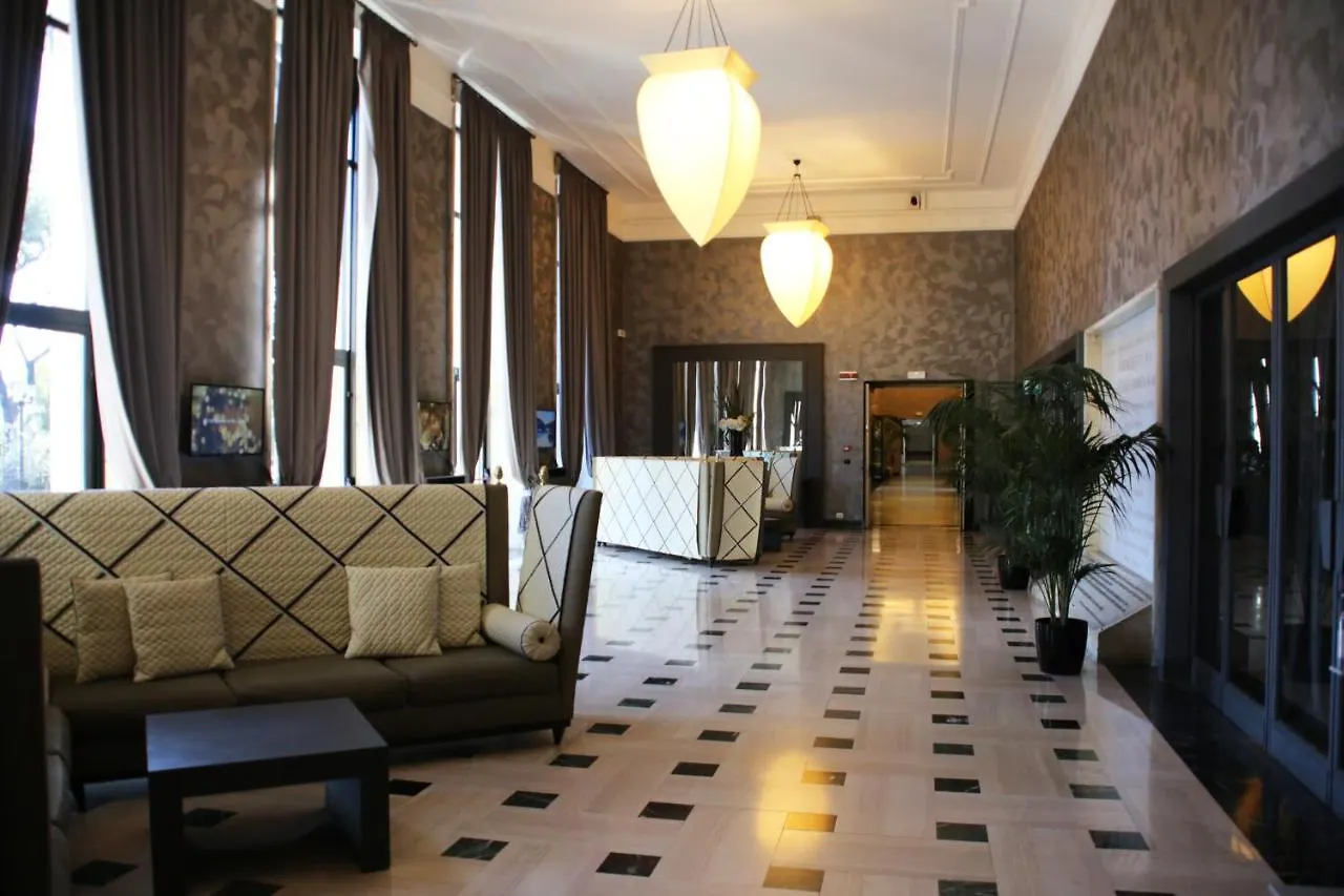 Th Roma - Carpegna Palace Hotel Rome