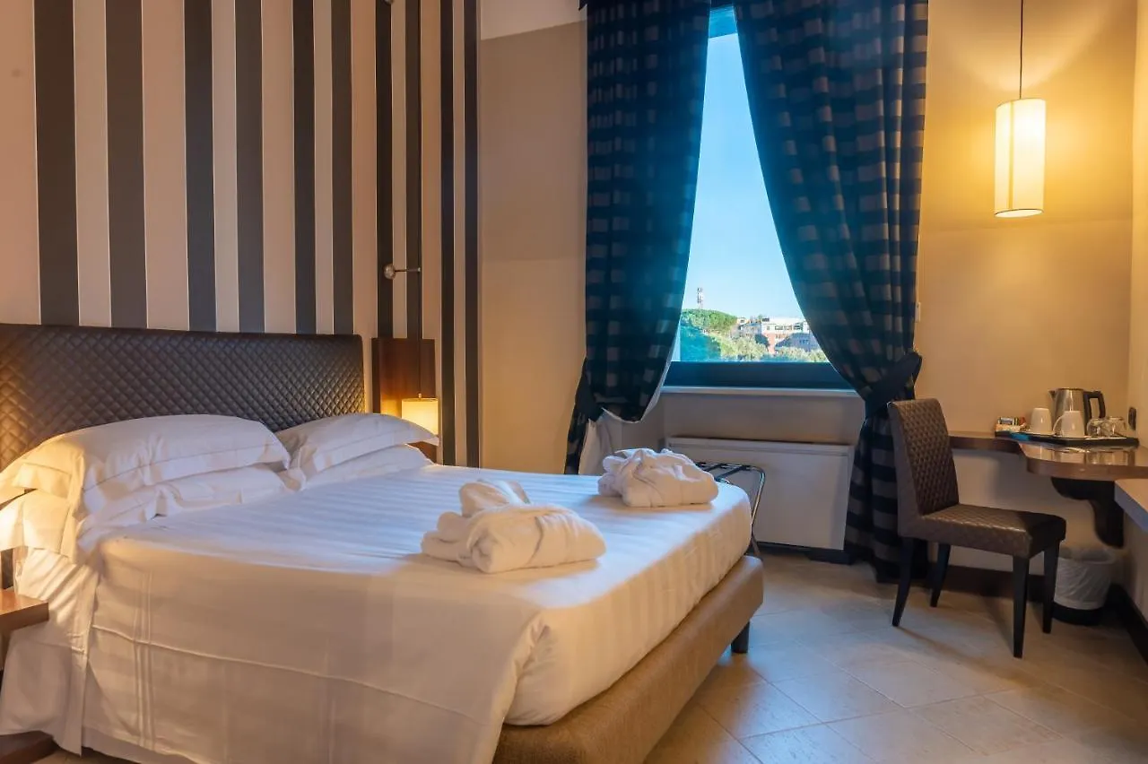 Hotel Th Roma - Carpegna Palace