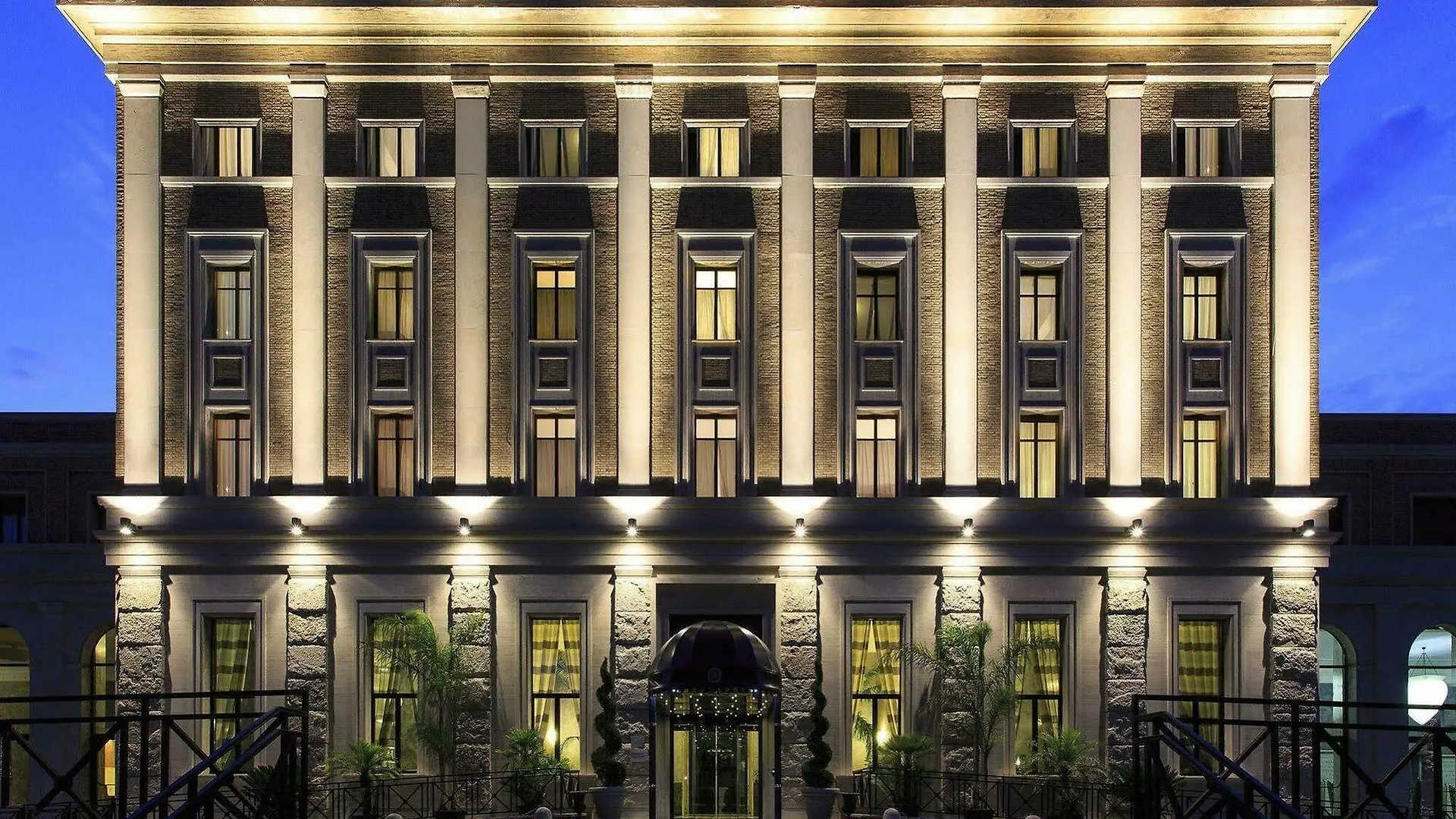Th Roma - Carpegna Palace contacts