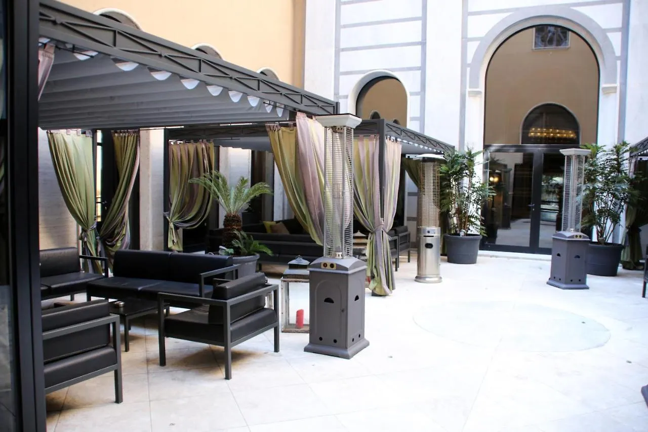 Hotel Th Roma - Carpegna Palace